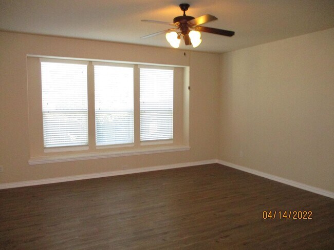 Building Photo - 2505 Mesa Glen Dr