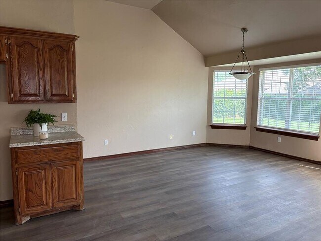 Building Photo - 1424 SW 129th St