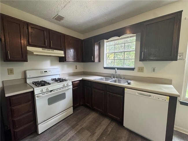 Building Photo - 2215 Laurel Mill Way