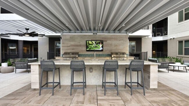 Building Photo - 3636 W Dallas St