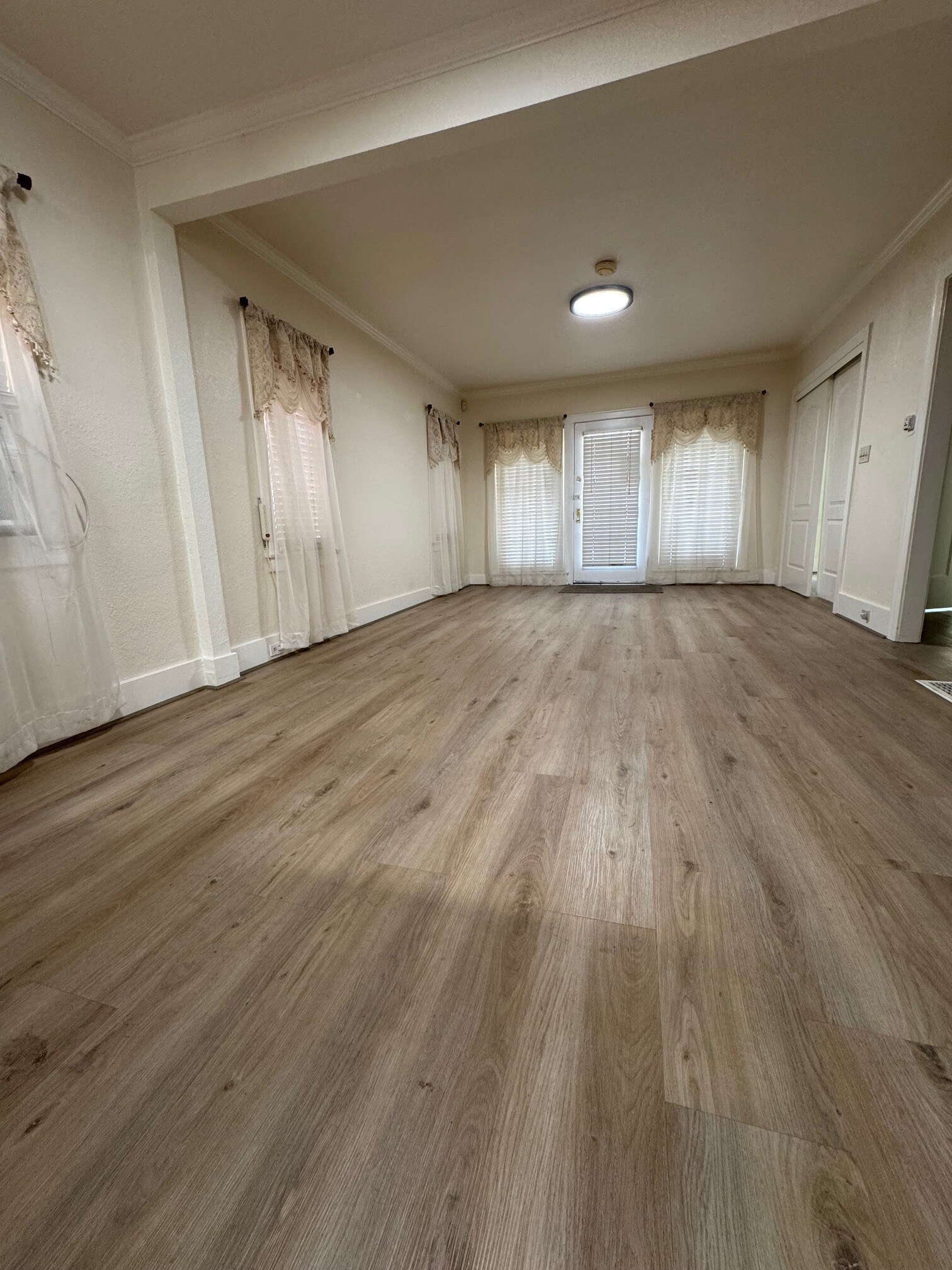 Building Photo - 712 E Washington St