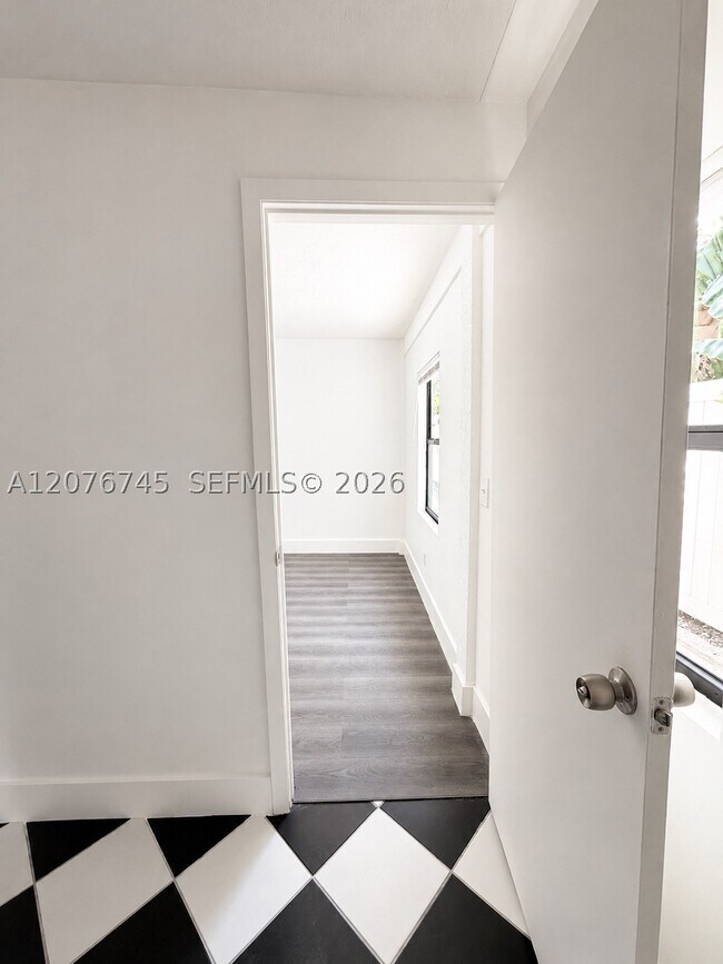 Building Photo - 3011 SW 117th Ct