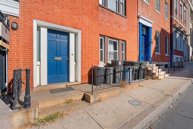 Building Photo - 112 W Mulberry St