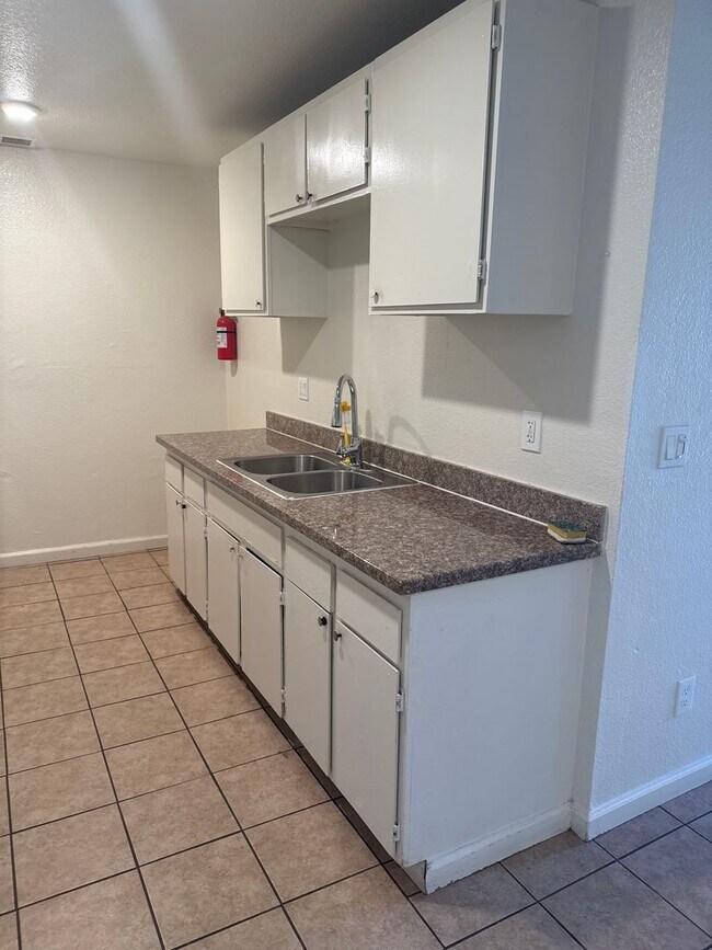 Building Photo - 8821-8823 Kelley Dr