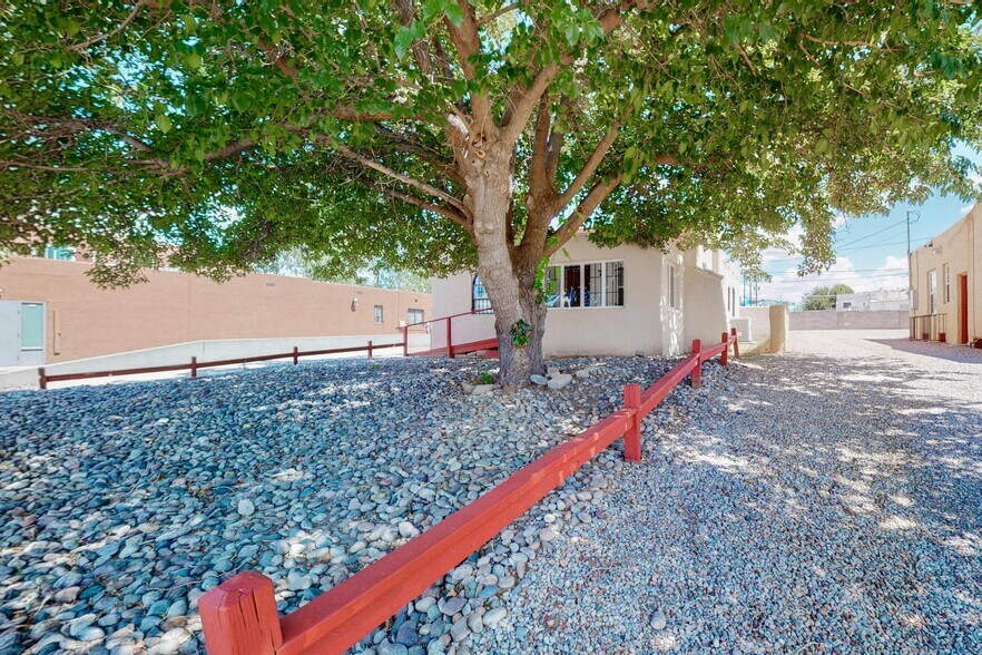 Building Photo - 3106 Monte Vista Blvd NE