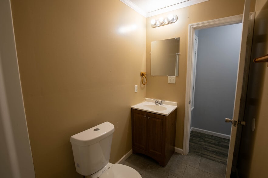Building Photo - 5768 Aftonshire Dr