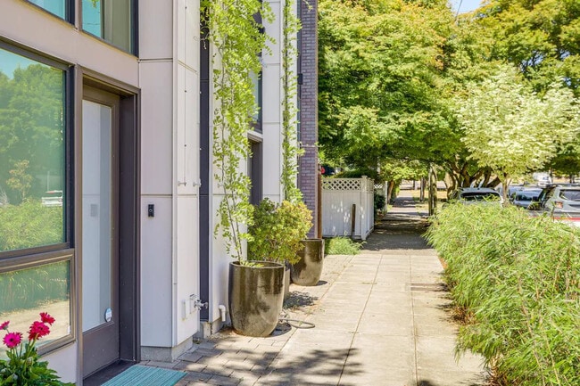 Building Photo - 3821 34th Ave W