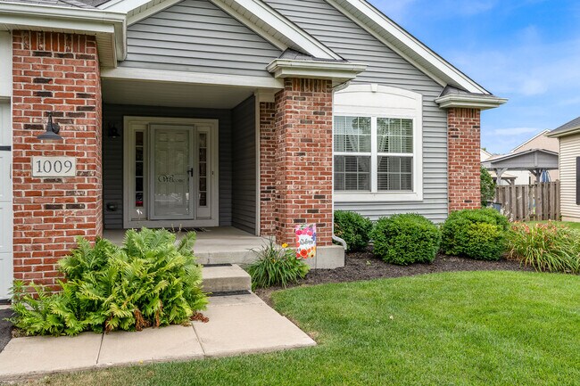 Building Photo - 1009 Birchwood Dr