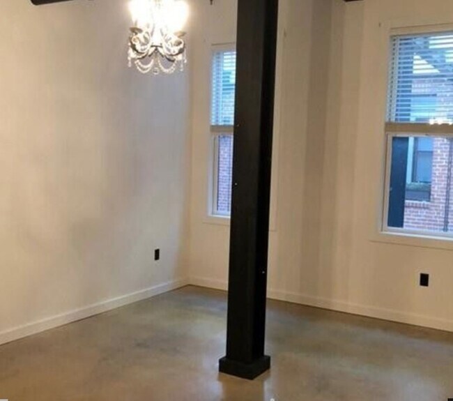 Building Photo - 406 Lincoln St