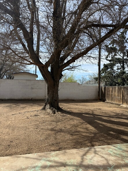 Building Photo - 11104 Indian School Rd NE