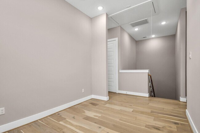 Building Photo - 304 Chobani Ln