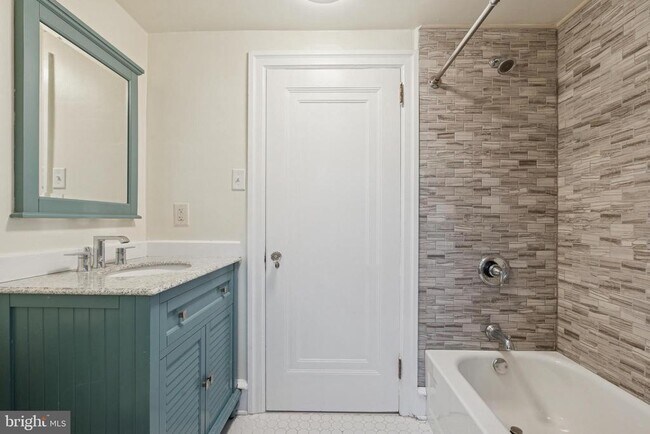 Building Photo - 62 W Lodges Ln