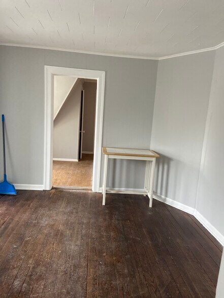 Building Photo - 107 Church St