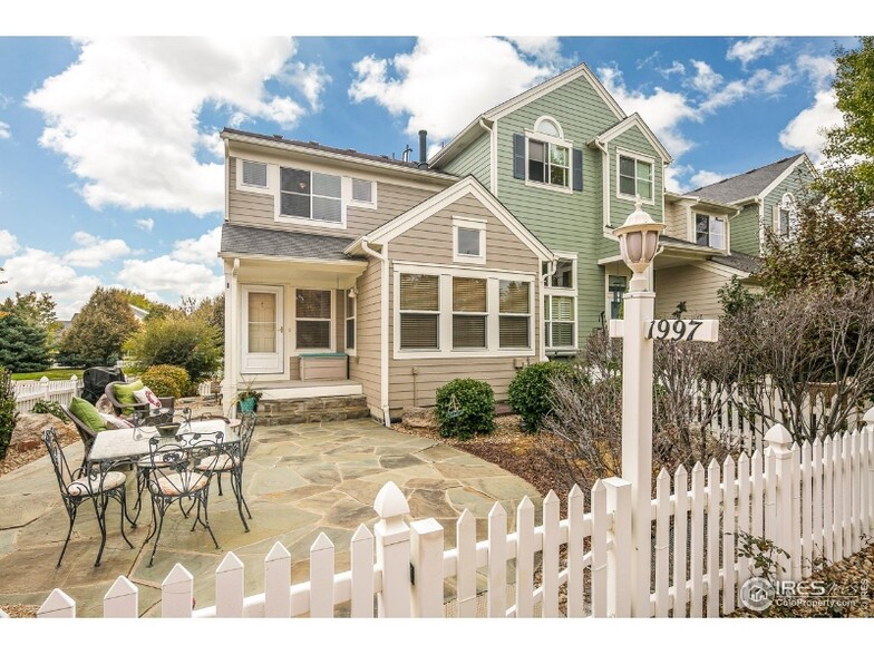 Primary Photo - 1997 Halfmoon Cir