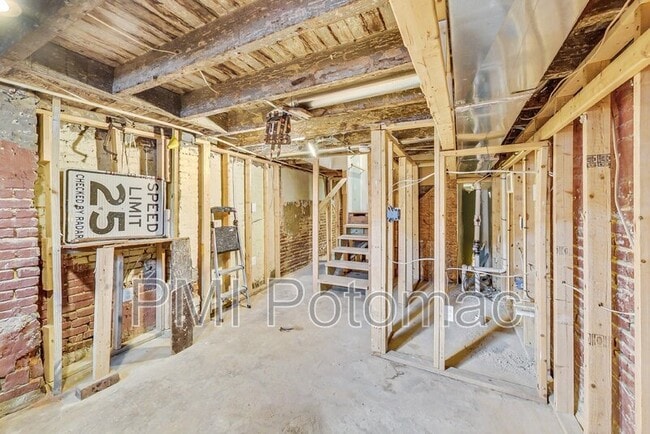 Building Photo - 834 N Stricker St