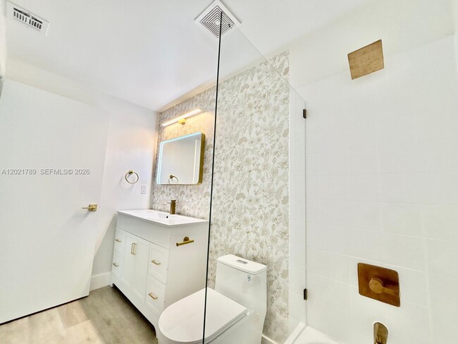 Building Photo - 1498 Barcelona Way