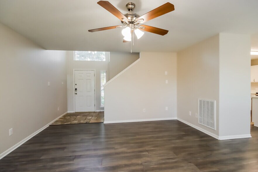 Building Photo - 18407 Heartland Ct