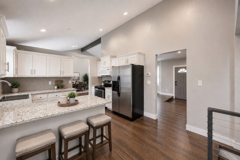 Building Photo - 7473 Bromley Rd
