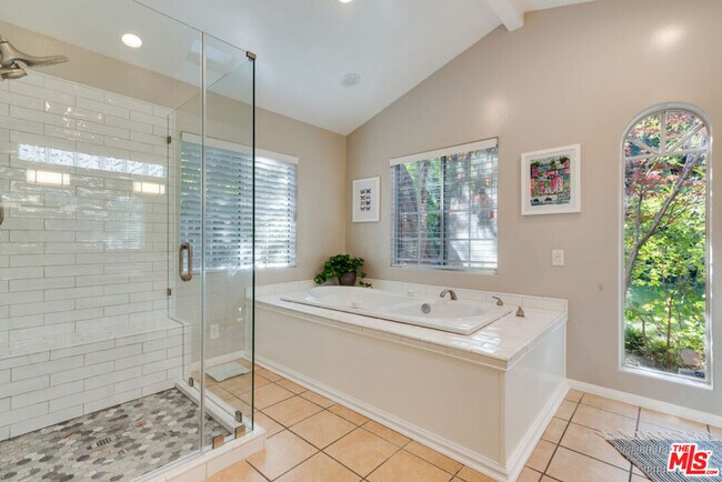 Building Photo - 10933 Ayres Ave