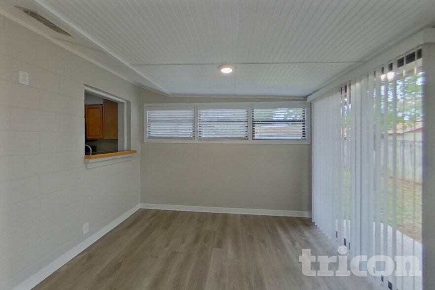 Building Photo - 11415 Cardiff Dr