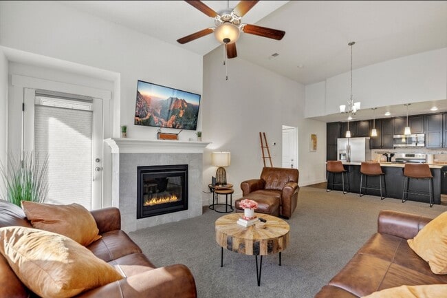 Building Photo - 4672 Hahns Peak Dr