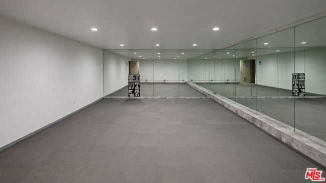 Building Photo - 143 Union Jack Mall