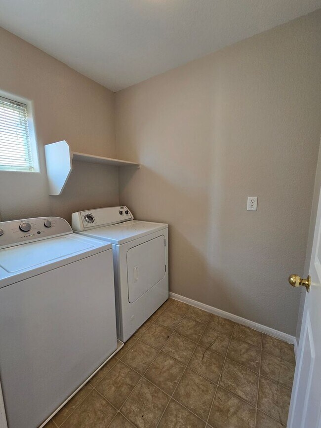 Building Photo - A Fabulous 3 Bed, 2.5 Bath, 2 Story Home W...