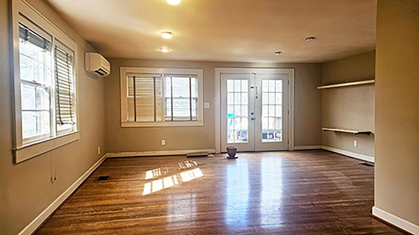 Building Photo - 2610 Woodlawn Dr