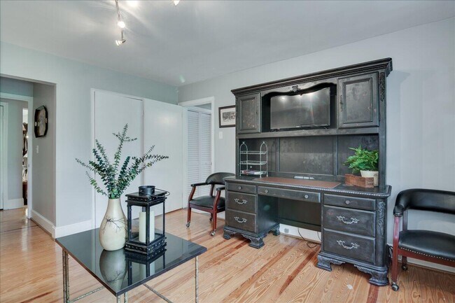 Building Photo - 452 Powderhouse Rd SE