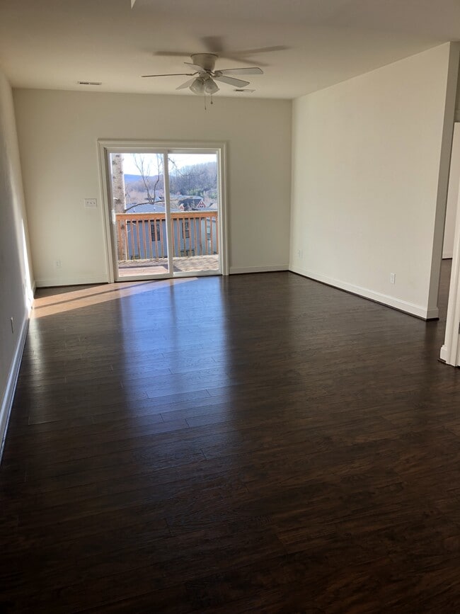 Building Photo - 206 Stribling Ave