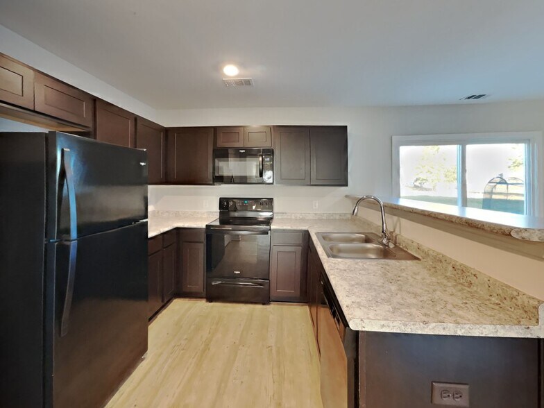 Building Photo - 34 Red Robin Ct