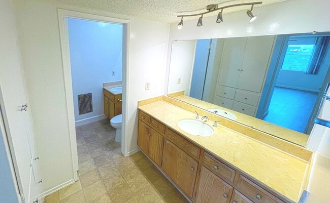 Building Photo - 400 S Los Robles Ave