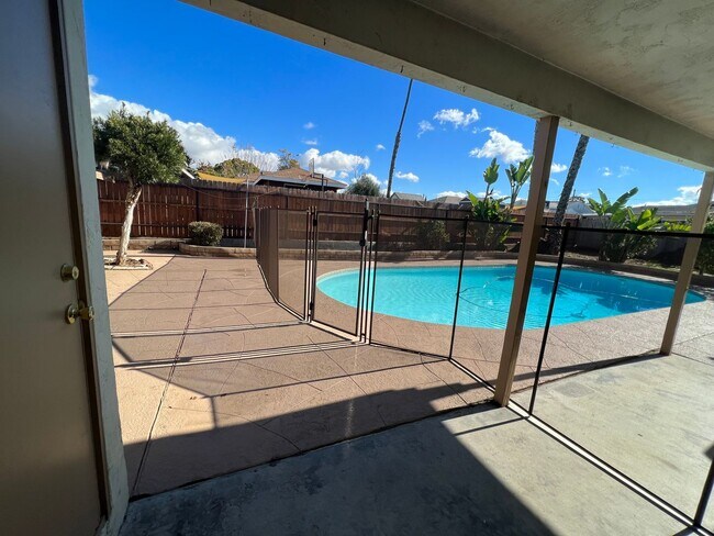 Building Photo - Large Home in Well Established Chula Vista Neighborhood