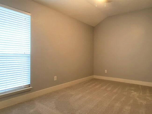 Building Photo - 424 Ambrose Dr