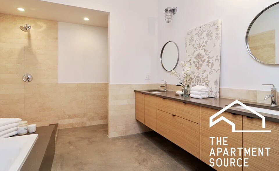 Building Photo - 2614 W North Ave