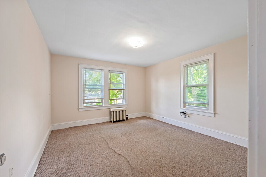 Bedroom (photos from prior tenancy) - 235 Prospect St