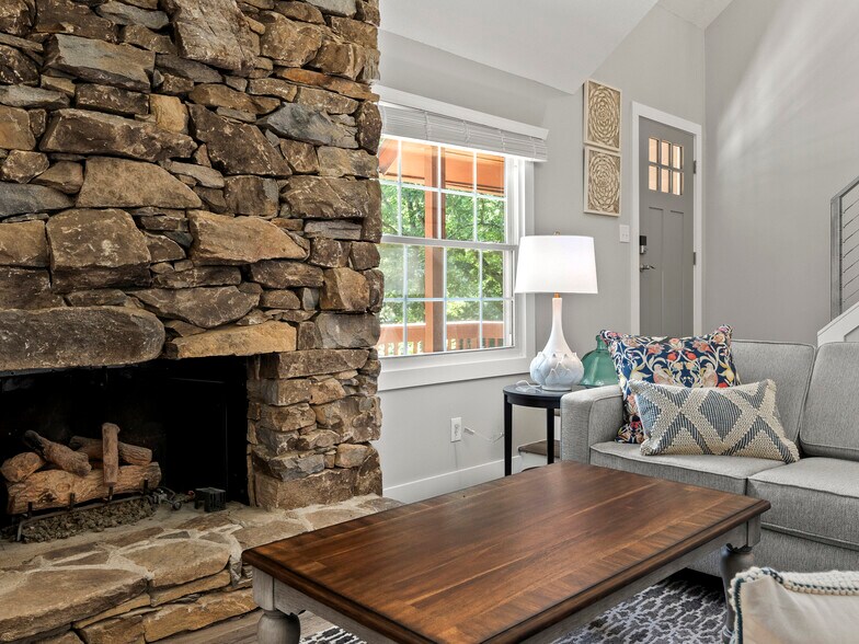 Building Photo - 28 Turnberry Dr