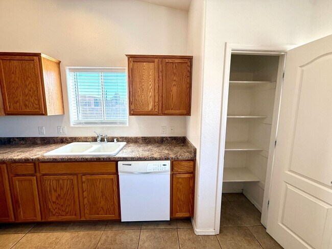 Building Photo - Great 3 bedroom, 2 bathroom home located in a cul-de-sac