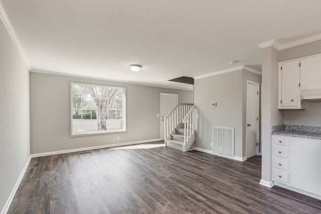 Building Photo - For Lease - 4 Bed, 1.5 Bath, 1584sqft Single Family Home, Lebanon