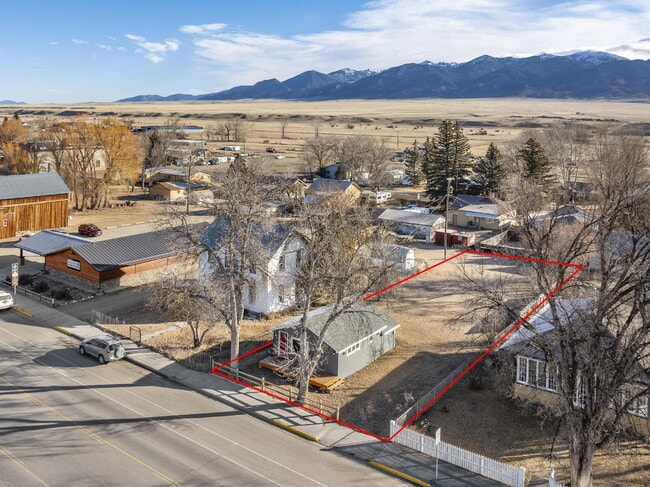 Building Photo - Simple Living, Beautifully Done