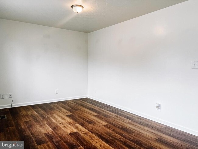 Building Photo - 104 Basin Dr