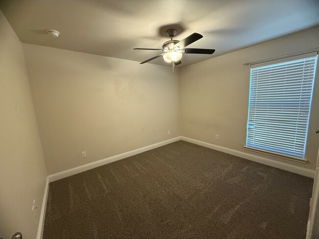 Building Photo - 1001 E 95th St