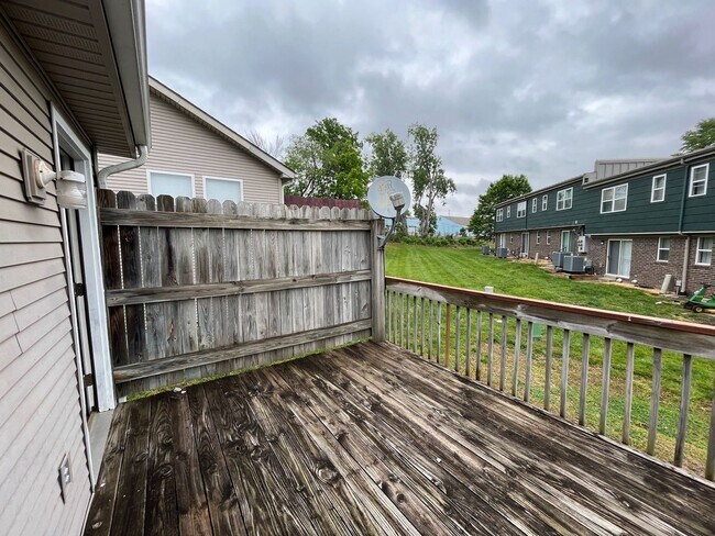 Building Photo - 2-Bedroom, 1.5 Bathroom Duplex with 1 Car ...