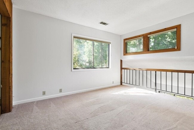 Building Photo - 1000 Muirfield Dr NE