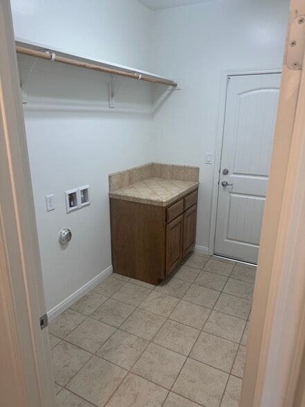Building Photo - 9909 Swansboro Way
