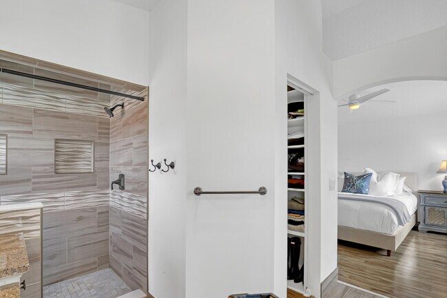 Building Photo - 6074 Las Colinas Cir