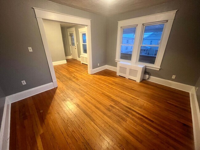 Building Photo - 30 Beverly St