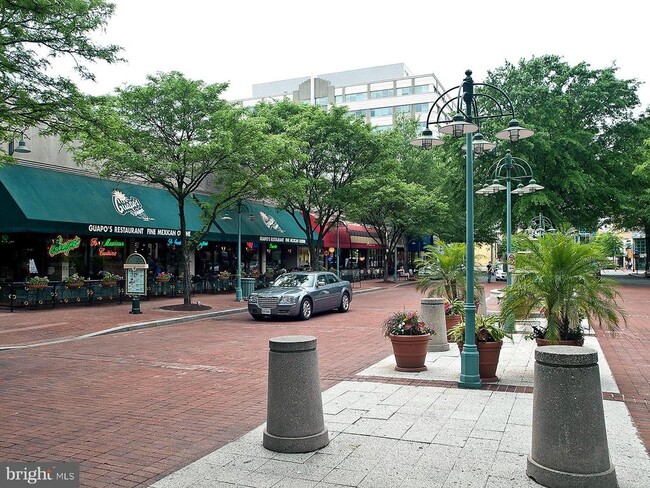 Building Photo - 3279 S Stafford St