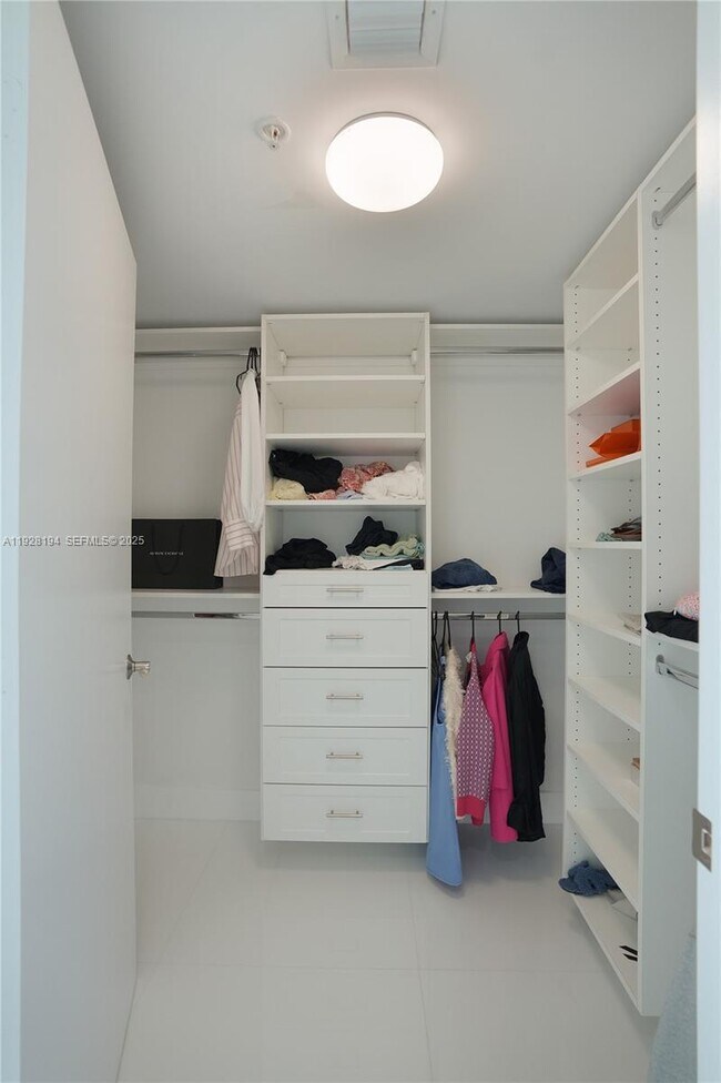 Building Photo - 250 Sunny Isles Blvd