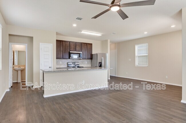 Building Photo - 10610 Grn Lk Dr